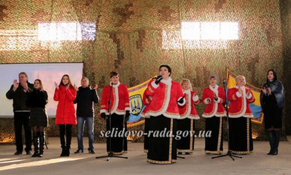 Селидовские исполнители подарили концерт военнослужащим