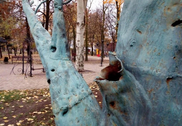 Легендарный парк кованых фигур в Донецке растягивают по частям