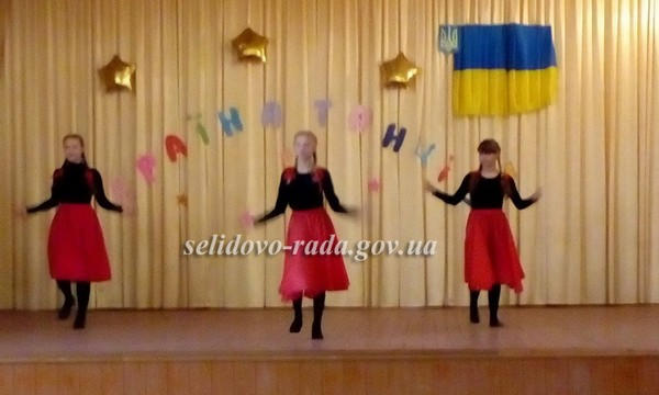 В Горняке прошел школьный фестиваль «Танцуют все»