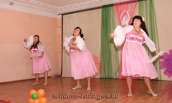 Жители Селидово окунулись в сказочный мир восточных танцев