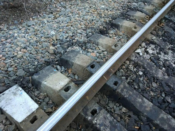 Житель Селидово, пытаясь «подзаработать», разобрал железнодорожное полотно на станции