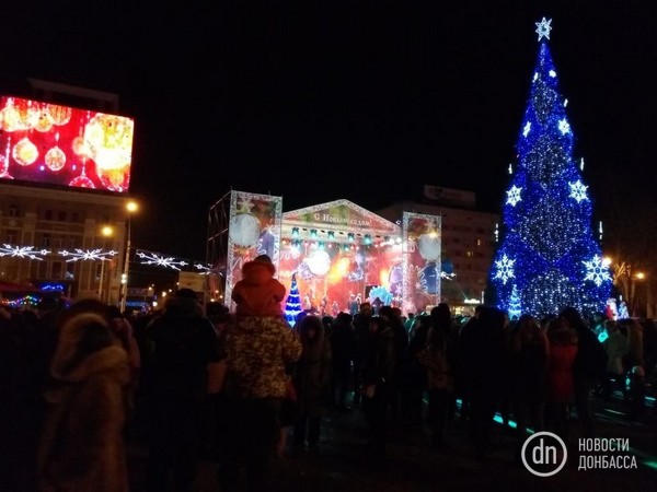 Как в Донецке открывали главную новогоднюю елку