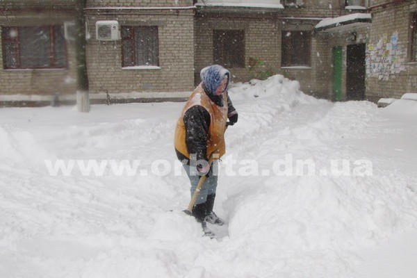 Как в Покровске борются с последствиями обильного снегопада