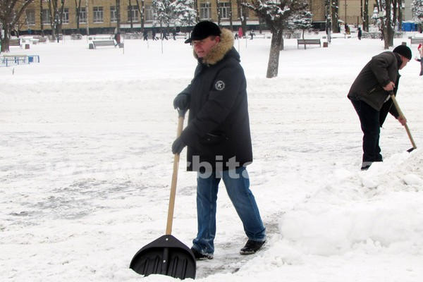Как мэр Покровска расчищал снег в городе