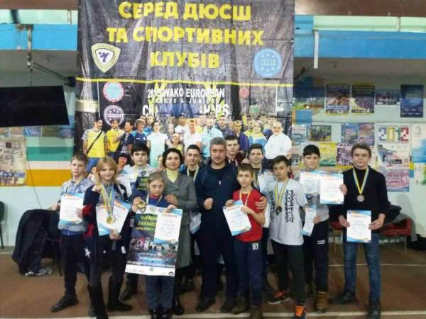 Кикбоксеры из Новогродовки завоевали 17 медалей на Чемпионате Украины
