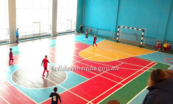 Селидовские футболисты выиграли домашний турнир по мини-футболу
