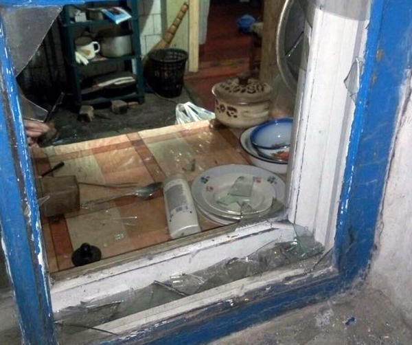 Двое мужчин в масках ворвались в дом жителя Мирнограда, избили и ограбили его
