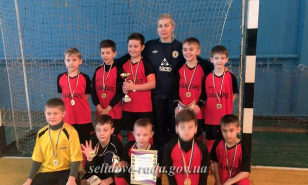 Селидовские футболисты выиграли домашний турнир по мини-футболу