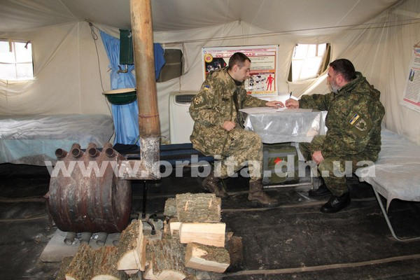 В Покровске военные медики бесплатно лечат местных жителей