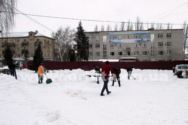 Как в Покровске борются с последствиями снегопада