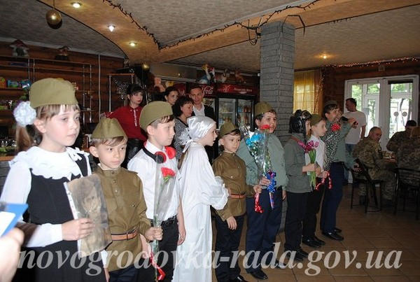 В Новогродовке ветеранов войны поздравили с Днем Победы