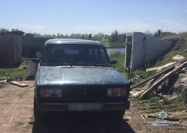 Пьяный житель Новогродовки угнал автомобиль и врезался в ворота