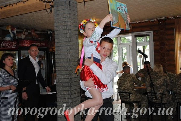 В Новогродовке ветеранов войны поздравили с Днем Победы