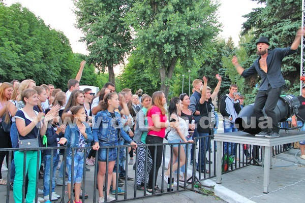 День молодежи в Покровске украсили «Мята» и пенное шоу