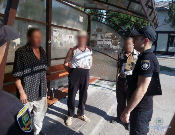 В Мирнограде на остановке задержали мужчину с наркотиками