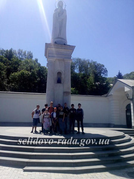 Школьники из Горняка побывали на экскурсии в Свято-Успенской Святогорской лавре