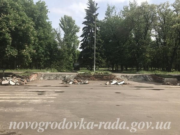 В Новогродовке продолжаются работы по благоустройству города