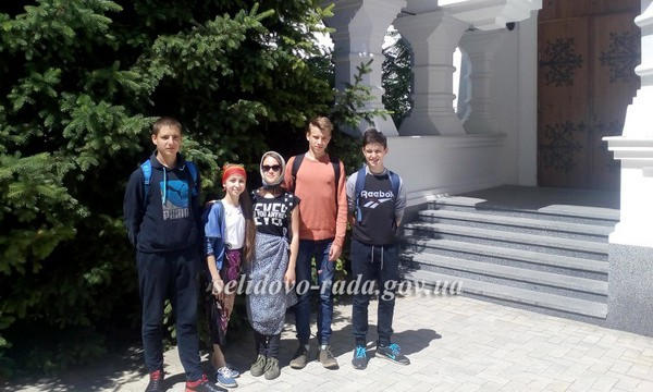 Школьники из Горняка побывали на экскурсии в Свято-Успенской Святогорской лавре