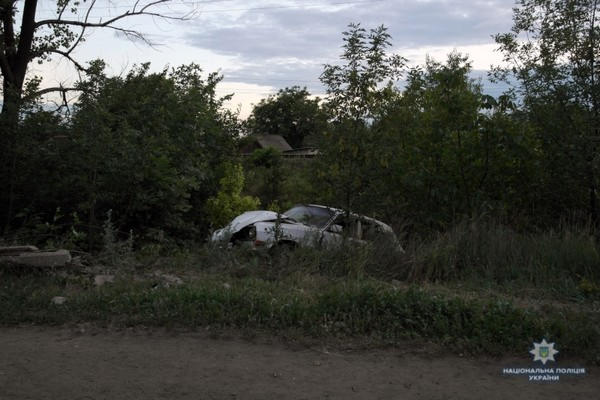 В Селидово парень угнал автомобиль, на котором через несколько сотен метров врезался в столб
