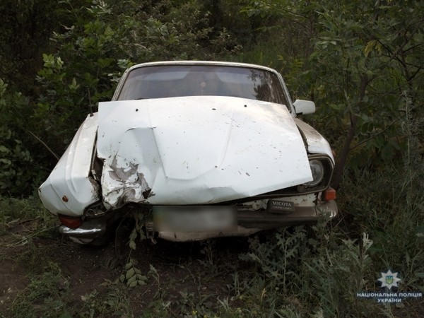 В Селидово парень угнал автомобиль, на котором через несколько сотен метров врезался в столб