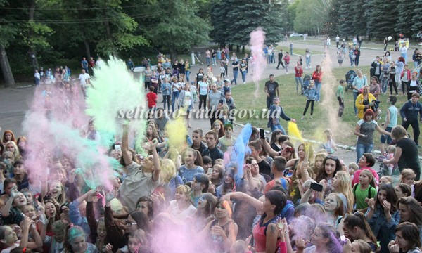 День молодежи в Селидово прошел ярко и весело