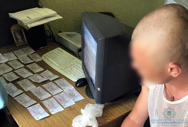 В Селидово наркоторговец задержан во время передачи взятки следователю