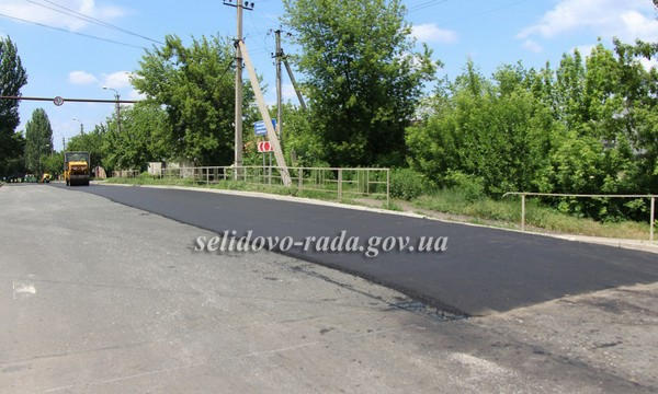 В Селидово по несколько раз ремонтируют одни и те же дороги