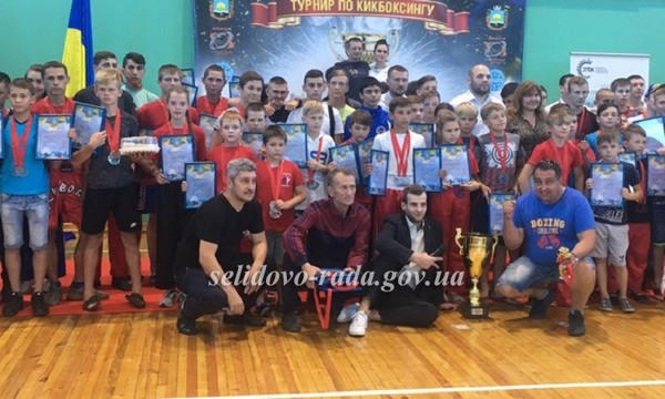 Бойцы из Селидово заняли второе место на открытом турнире по кикбоксингу «Кубок Донбасса»