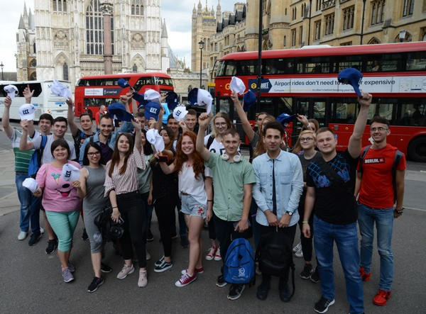 Студенты из Покровска посетили авиафорум в Лондоне