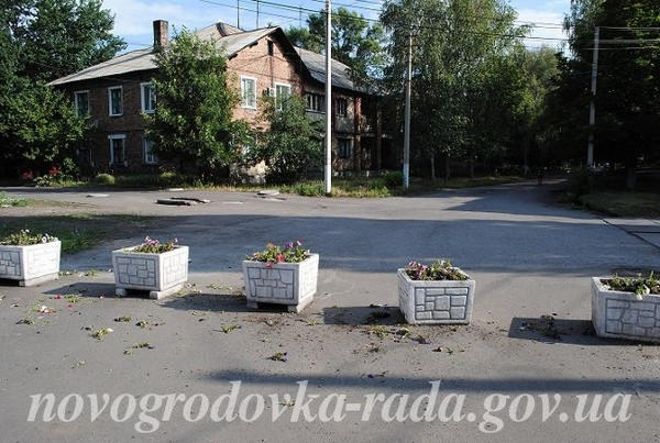 В Новогродовке орудуют вандалы