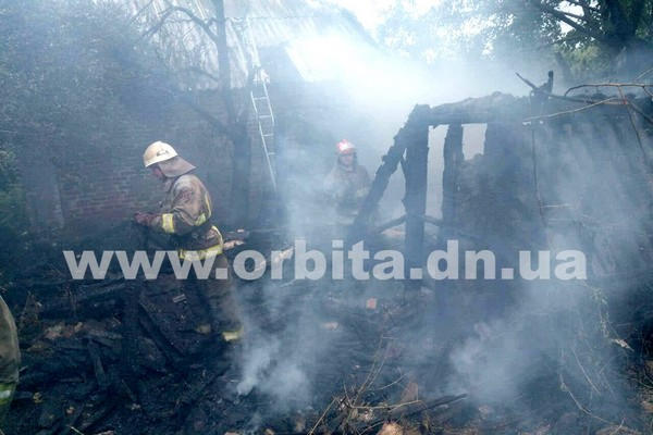 Спасатели показали последствия вчерашнего пожара в частном секторе в Мирнограде