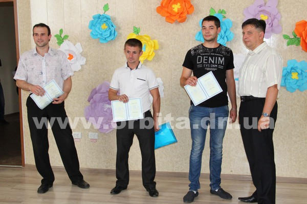 В Покровске выпускникам Индустриального института торжественно вручили дипломы
