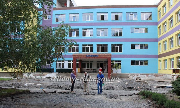 Как продвигается масштабный ремонт школы в Селидово