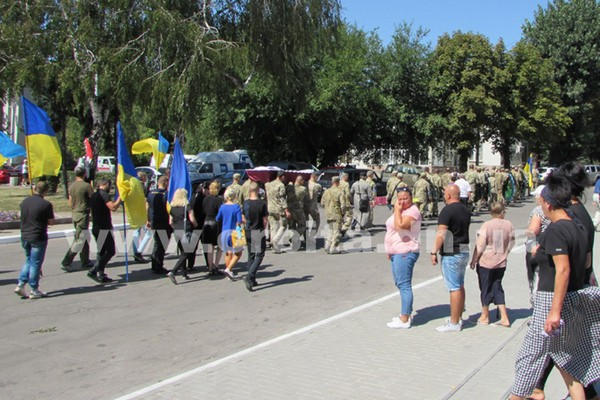 В Покровске провели в последний путь бойца, погибшего во время боя на Луганщине