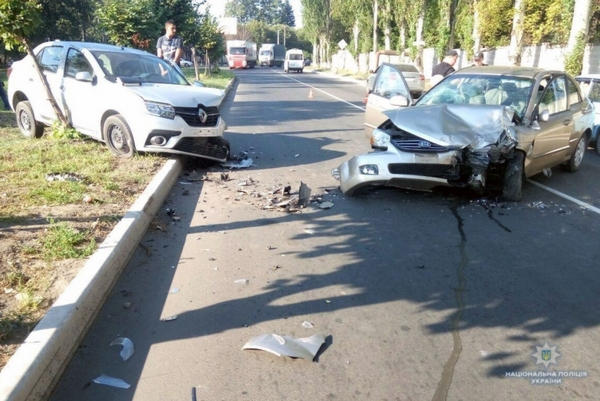 В Мирнограде не разминулись «Киа» и «Рено»: пострадала женщина