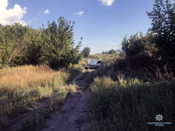 Угнанный в Мирнограде автомобиль нашли без колес и автомагнитолы