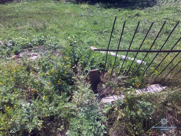 В Покровске 18-летний парень сумел украсть забор, несмотря на то, что хозяева были дома