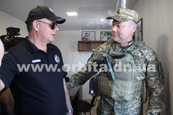 Командующий ООС проинспектировал блокпост на въезде в Покровск