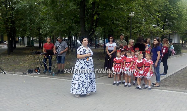 В Селидово жителям «11 квартала» подарили праздничный концерт