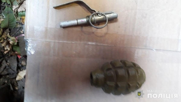 Полицейские разоружили жителя Новогродовки, который хранил дома гранату