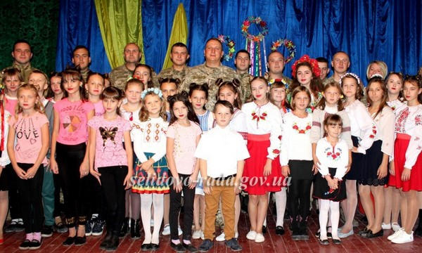 В Кураховке украинских воинов поздравили с профессиональным праздником