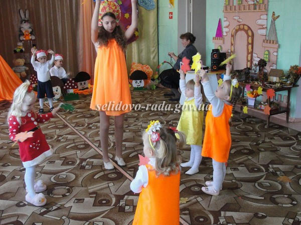 Детворе из Кураховки устроили яркий осенний праздник