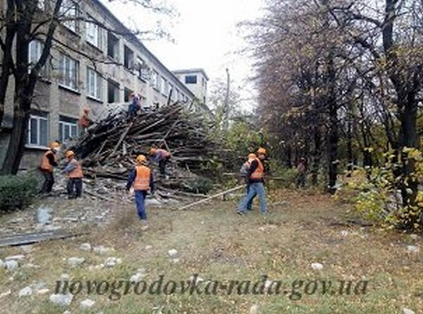 В Новогродовке продолжается капитальный ремонт будущей опорной школы