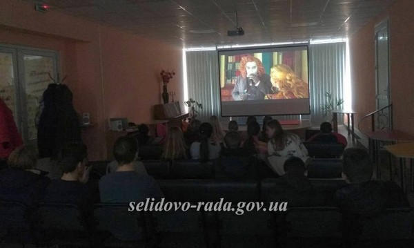 Маленьким жителям Селидово показали «Алису в Зазеркалье»