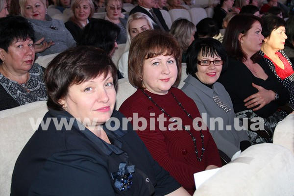 В Покровске работников социальной сферы поздравили с профессиональным праздником