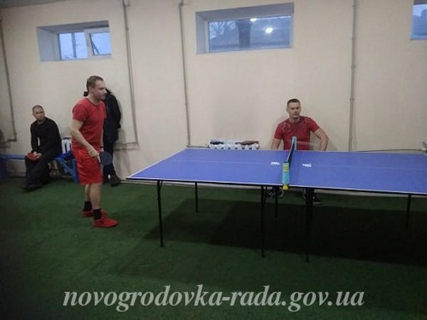 В Новогродовке военнослужащие и депутаты сошлись в спортивном поединке