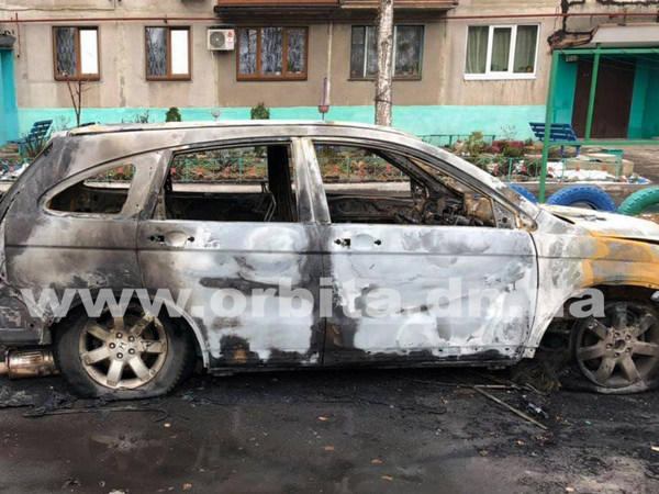 В Покровске сожгли автомобиль депутата