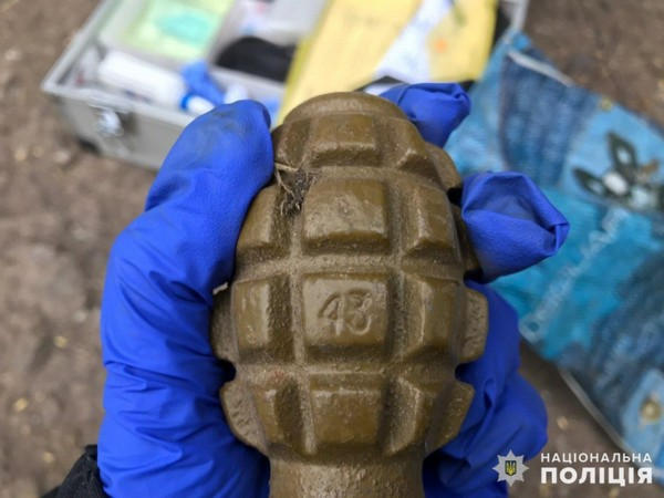 Житель Покровского района хвастался гранатой, которую хранил в печи