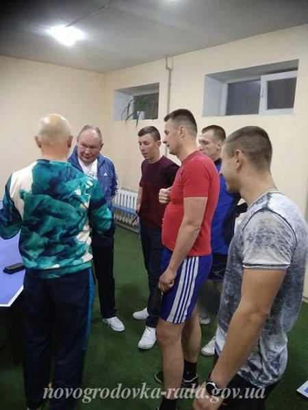 В Новогродовке военнослужащие и депутаты сошлись в спортивном поединке