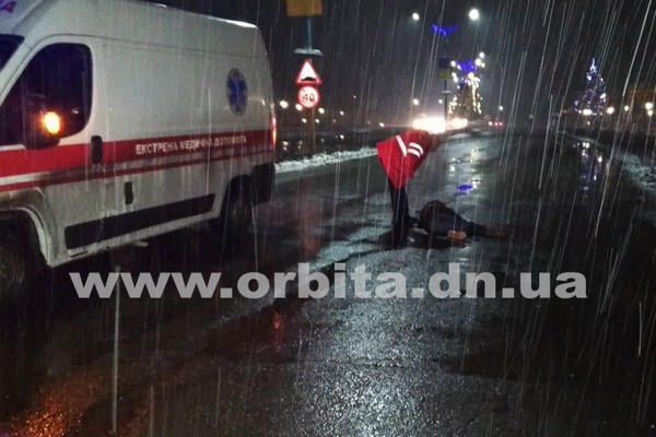 В Покровске на пешеходном переходе автомобиль сбил насмерть двух мужчин и скрылся с места ДТП